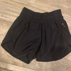 Lululemon Tracker V shorts black 4